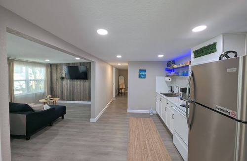 Englewood South House | Charming 2-bedroom house in Englewood with WiFi and AC
