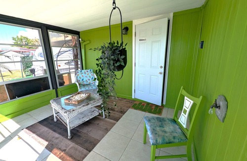 Englewood South House | Charming 2-bedroom house in Englewood with WiFi and AC