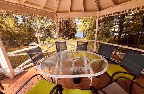 Castleton House | Charming 2-bedroom lake house with direct lake access!