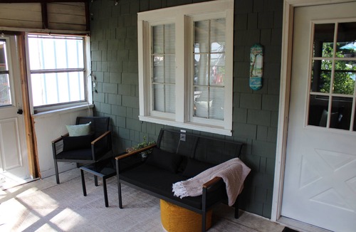 Verona Beach Cottage | Charming 2-bedroom Lake Cottage