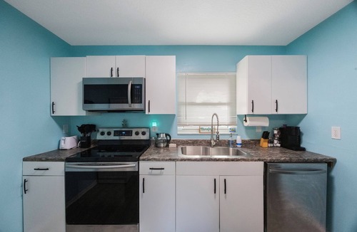 Seminole Villa | Charming 2-bedroom villa in Seminole with pool, WiFi and AC