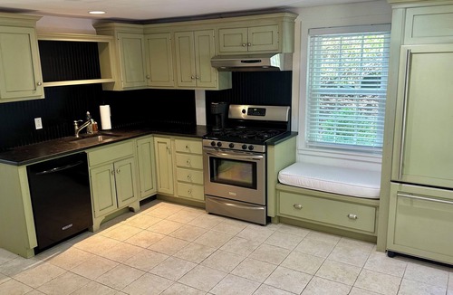 Manchester Cottage | Charming 2 br cottage in Manchester Village. Steps from Equinox Hotel and Spa.