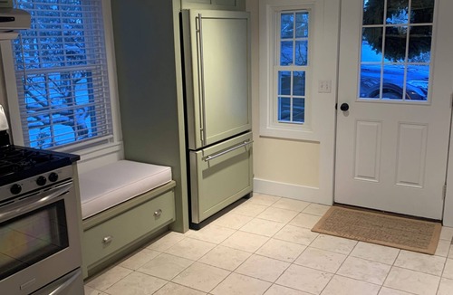 Manchester Cottage | Charming 2 br cottage in Manchester Village. Steps from Equinox Hotel and Spa.