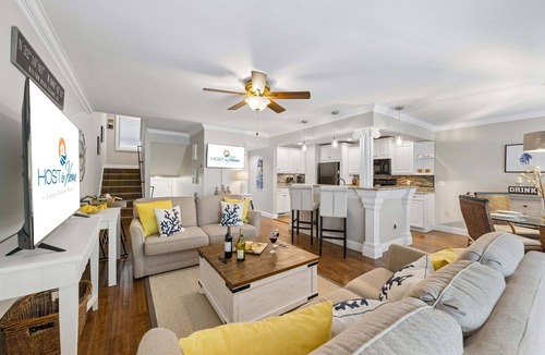 Palmetto Dunes Villa | Charming 2BR Villa with lagoon views in Palmetto Dunes, Community Pool and Walk to Beach!