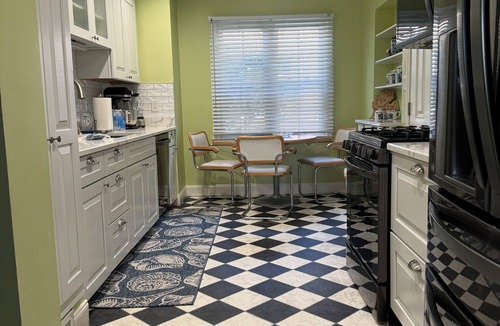 Grosse Pointe Apartment | Charming 3-bedroom apartment in serene Grosse Pointe Park, close to lake