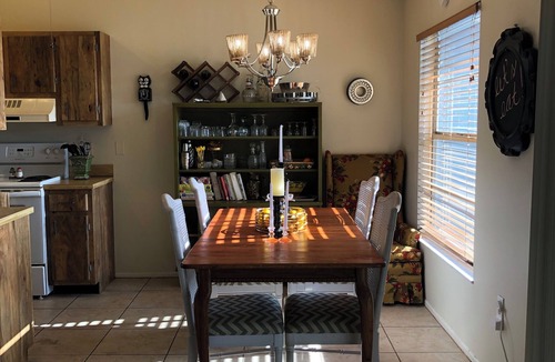 Bradenton Villa | Charming 3 bd 2 ba villa in cool Bradenton. WiFi AC laundry lanai community pool