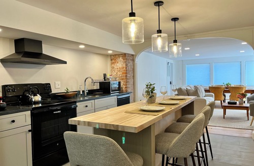 Buckland Apartment | Charming 3-Bedroom Family Retreat, DOWNTOWN Shelburne Falls. Walk to Everything!
