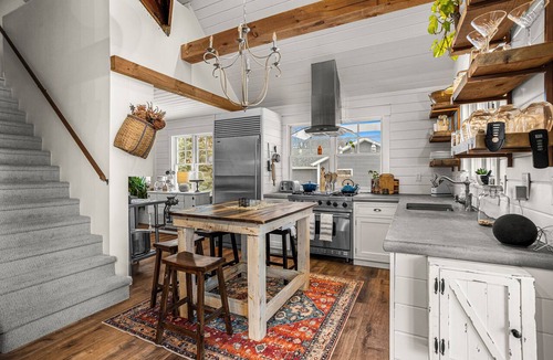 Schuylerville House | Charming 3-bedroom farmhouse water-front near Saratoga Springs