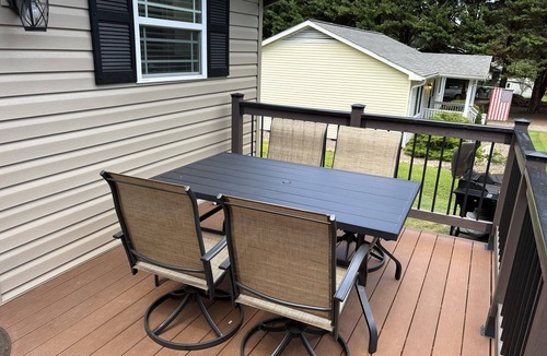 Landrum House | Charming 3-bedroom 2-Bath house with WiFi and AC in lovely Landrum