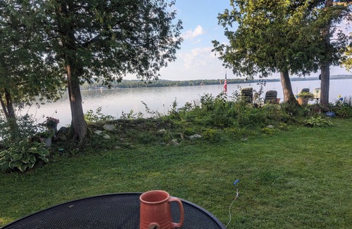 Franklin Cottage | Charming 3-bedroom cottage on Lake Carmi in Franklin with WiFi and AC