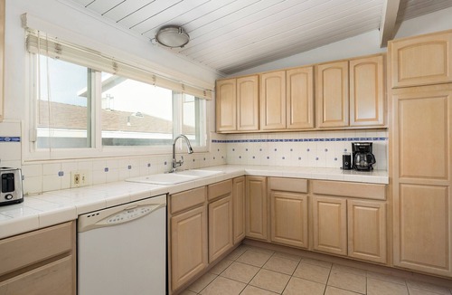 El Segundo House | Charming 3-bedroom house in pleasant El Segundo with AC, WiFi, in-unit W/D