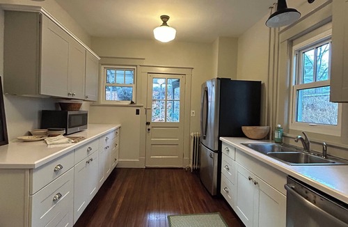 Peekskill House | Charming 3-bedroom house with AC, WiFi in Peekskill
