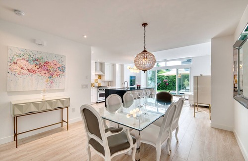 West Los Angeles House | Charming 3-bedroom house in enchanting Los Angeles with WiFi, AC