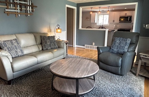 Orchard Park House | Charming 3-bedroom house in delightful Orchard Park with WiFi, AC