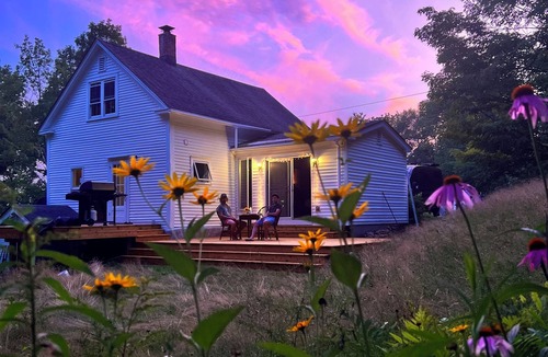 Stamford House | Charming 3-bedroom Vermont house with outdoor Sauna and Mountain Views