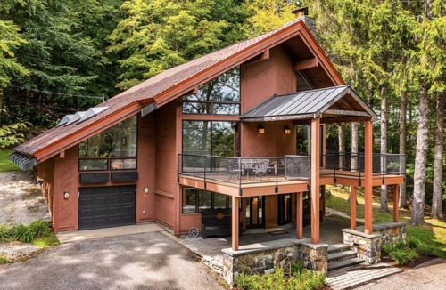Stratton Mountain House | Charming 4-bedroom Ski house in Stratton with Shuttle or walk to slope.