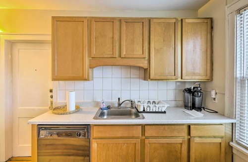 Melrose Cottage | Charming Albany Retreat ~ 3 Mi to Downtown!