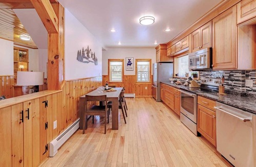 Williamstown House | Charming Berkshire Retreat-Minutes to Williamstown