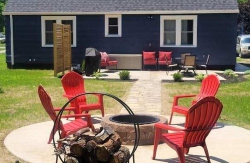 Coloma Cottage | Charming Cape Cod House Minutes From Paw Paw Lake, Wineries, and Wedding Venues