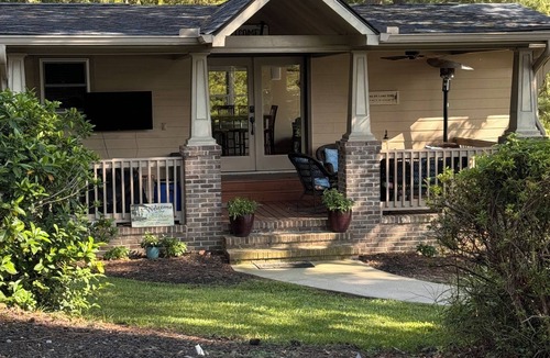 Columbia House | Charming Cottage 2-bedroom house located on Lake Murray SC!