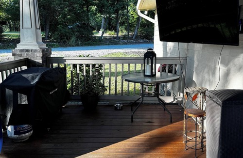 Columbia House | Charming Cottage 2-bedroom house located on Lake Murray SC!