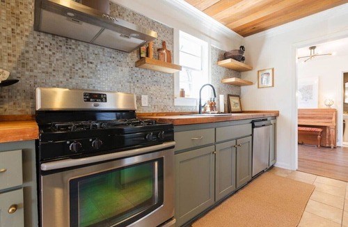 Crestline Heights House | Charming Cottage in Crestline Park
