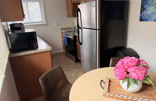 East Irondequoit Apartment | Charming Cozy 1-bedroom apartment in terrific suburban Irondequcit area