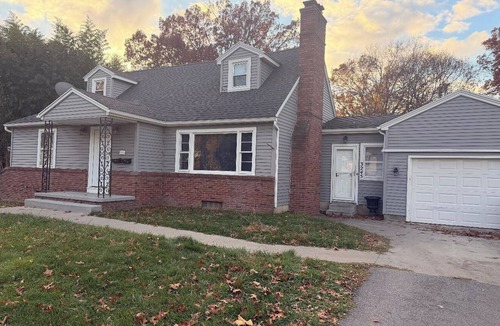 East Irondequoit Apartment | Charming Cozy 1-bedroom apartment in terrific suburban Irondequcit area