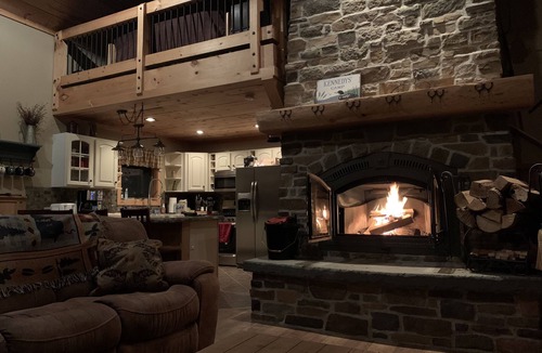 Town of Webb House | Charming, cozy, rustic Chalet. Hollywood Hills, OLD FORGE, NY