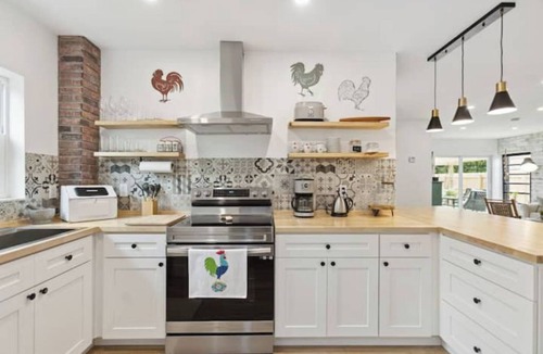 Central Fort Lauderdale House | Charming Farmhouse style w/cowboy pool in Fort Lauderdale
