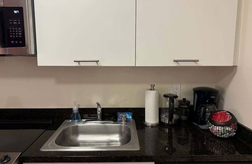 Downtown Apartment | Charming Glendale Apartment – 2BR/2BA, 4 Beds