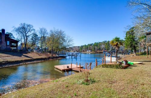 Gilbert House | Charming Lake Murray Cottage: ‘Breezy's Blyss’
