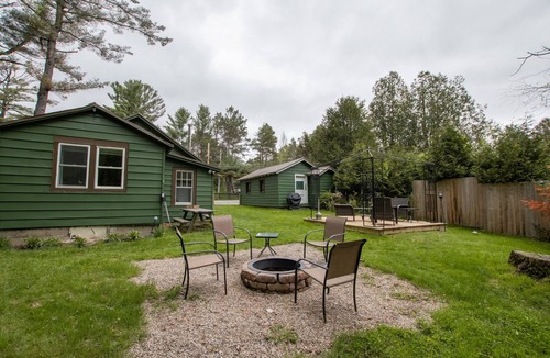 Ray Brook Cabin | Charming pet friendly 2-bedroom cabin in Raybrook