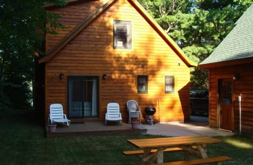 Cheboygan Cottage | Charming quality built home within walking distance of Mullett Lake