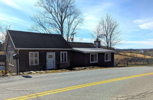 Hoosick Falls Cabin | Charming restored Log Cabin in Hoosick Falls NY on the Vermont border