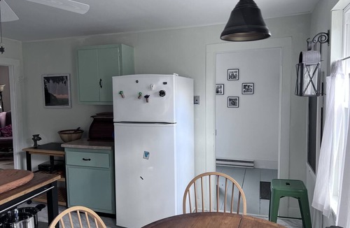 Williamsburg House | Charming, updated 3 bedroom farmhouse farm stay.