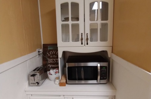 Northeast Pensacola Villa | Charming villa in Pensacola with WiFi and AC. Secluded and private.
