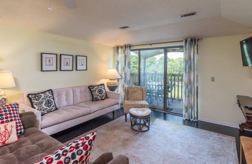 Saint Helena Island Villa | Charming villa with marsh views and wifi; 100 ft to beach