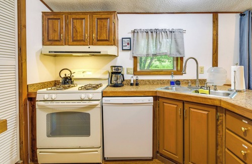 Town of Reading House | Charming Watkins Glen Home w/Deck & Yard!