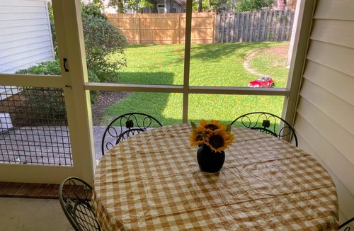 Harbison House | Cheerful & Spacious 3 Bedroom Home