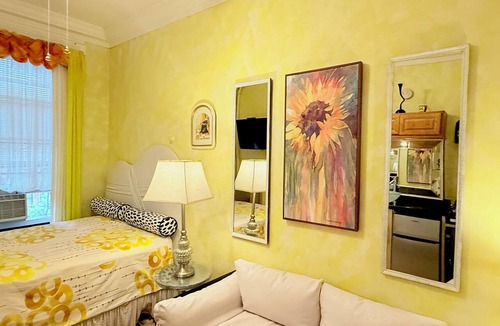 Harlem Apartment | Chic 2-Room Studio Retreat, Quiet Comfort in New York
