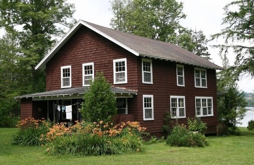 Greensboro Cottage | Classic 5BR Caspian Lakeshore Cottage Sandy Beach, Near Town