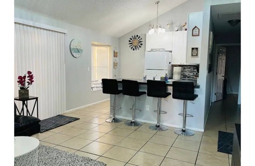 Lake St. George Villa | Comfortable, Cozy & Peaceful Home Close to Beach