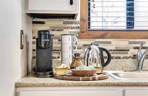 Quechee Condo | Condo with Fireplace & River Views, Mill Run
