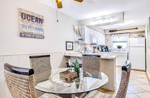 Pensacola Beach Condo | Convenient condo near beach with pool, balcony, & W/D - snowbird-friendly