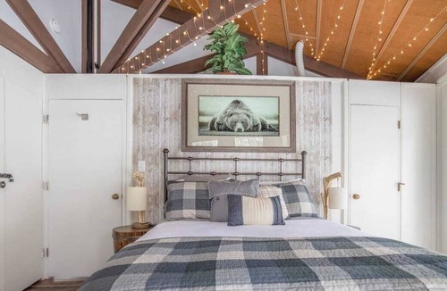 Beech Mountain Villa | Cool Tree House with Hot tub & FREE EV charging