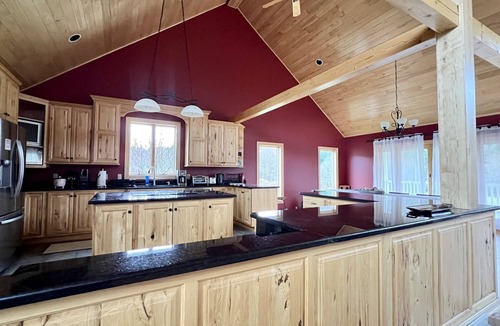 Wells Bridge Ski Chalet | Cooperstown All Star Newly Renovated 5B 3.5B with Amazing view and Creek