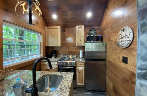 Town of Webb Cottage | Cottage “6th Lake" 2 Bedroom Cottage at The Lakes Old Forge