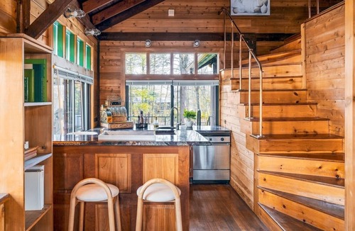 Millrift Cabin | Couple's Retreat Lodge|Hot Tub| RiverViews|Tennis