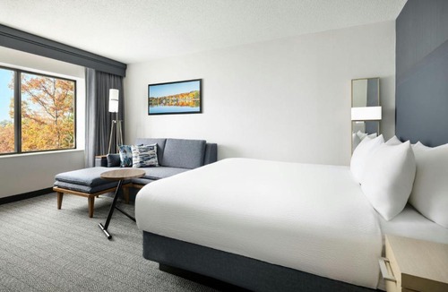 Concord Hotel | Courtyard by Marriott Concord